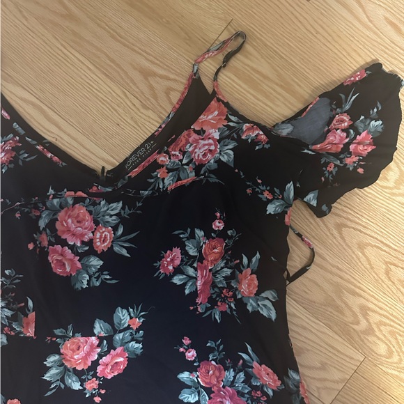 Floral off shoulder plussize dress - Picture 2 of 3
